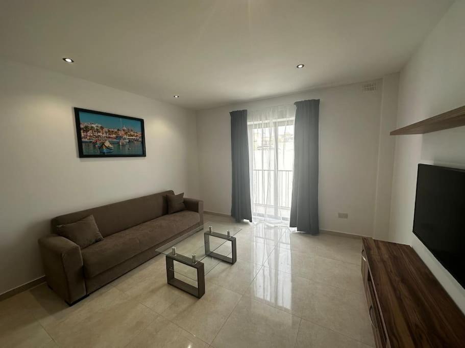 Bright 1 Bedroom Apartment In Noah Apartments, Gzira Eksteriør billede