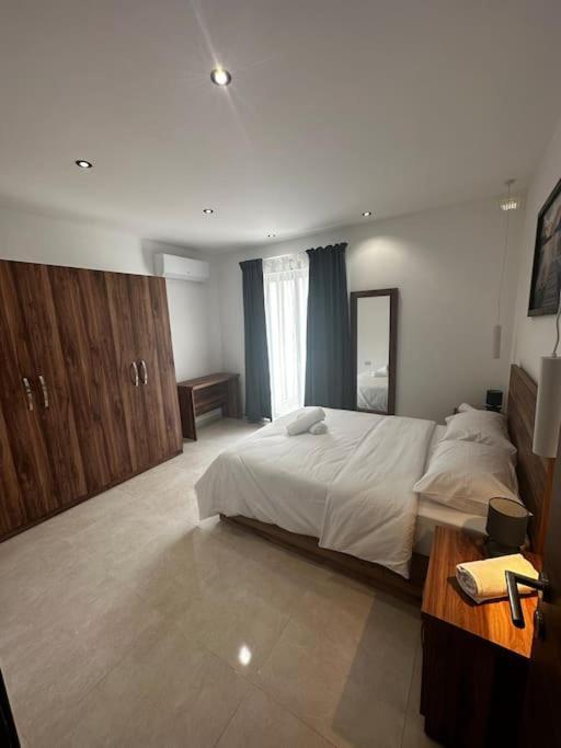 Bright 1 Bedroom Apartment In Noah Apartments, Gzira Eksteriør billede